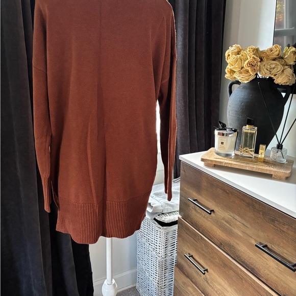 Tahari Rust V-Neck Sweater - Picture 4 of 4